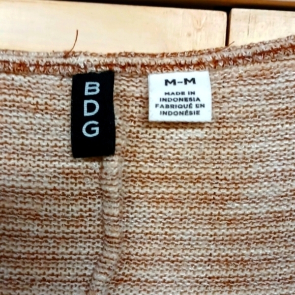 BDG V neck cream and brown striped sweater lightweight S M good condition - Picture 4 of 10